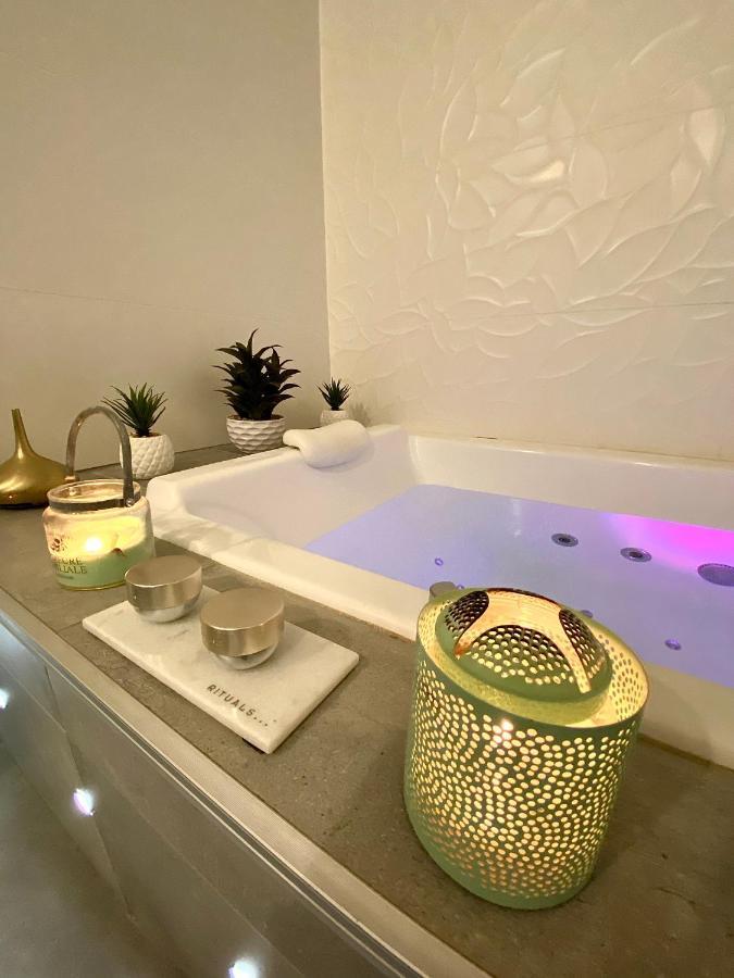 Apartment Host - De Luxe Aux Terreaux & Jacuzzi Lyon