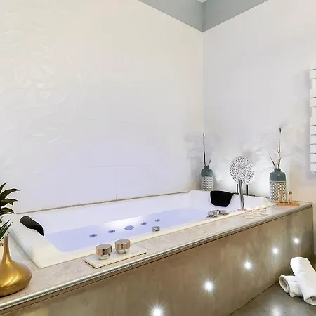 Host Inn Lyon - Appartement De Luxe Aux Terreaux & Jacuzzi Exterior photo
